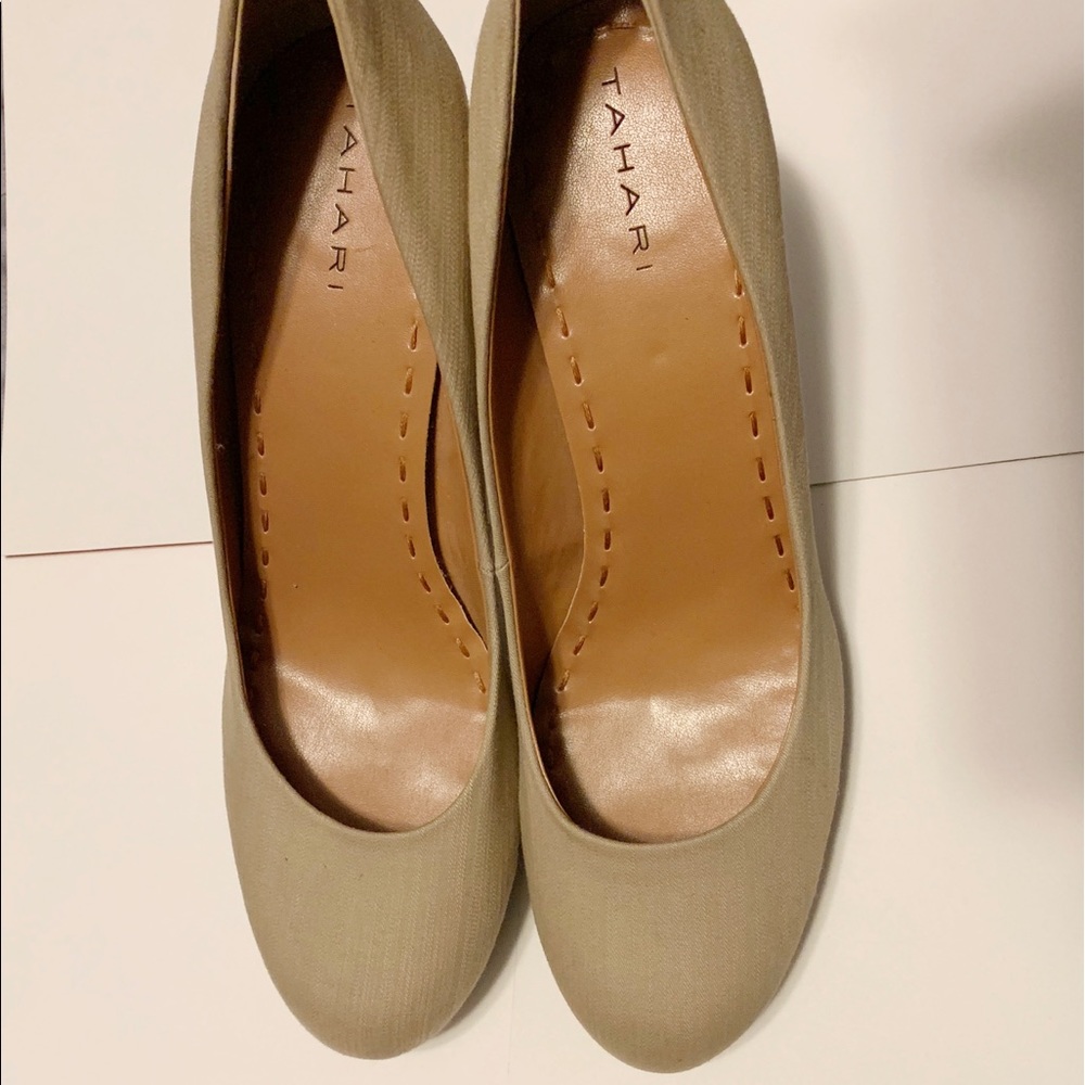 Tahari Womens’ size 10 linen snakeskin print pumps